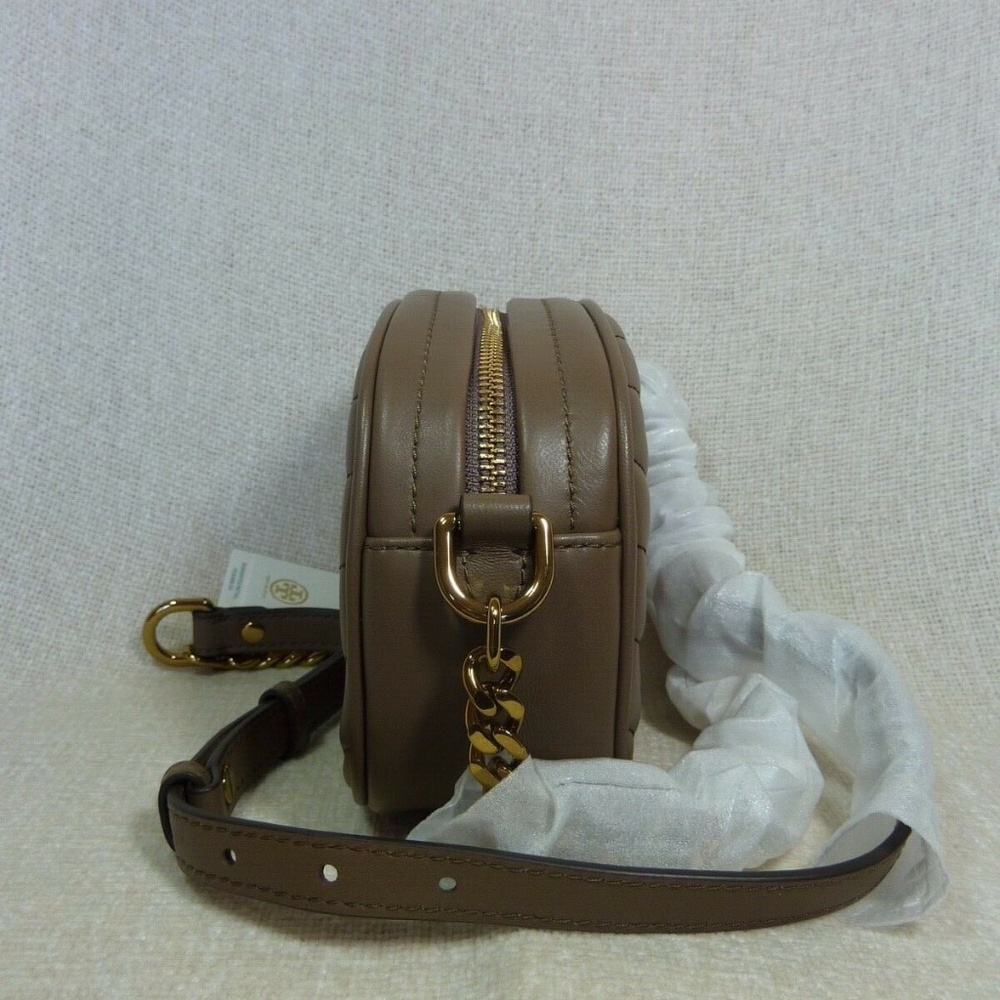 NEW Tory Burch Kira Chevron Classic Taupe Small Camera Bag/Crossbody Bag - Picture 4 of 15